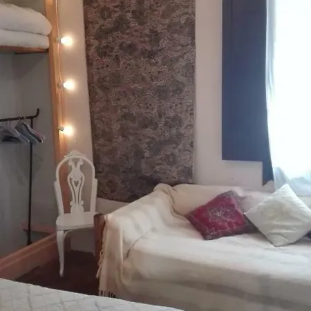 Refugi Quatre Cases Guest house