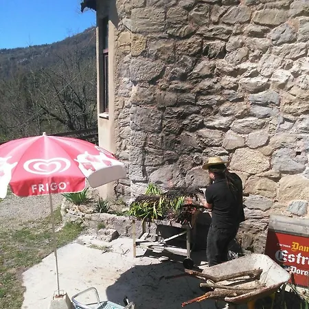 Refugi Quatre Cases Guest house
